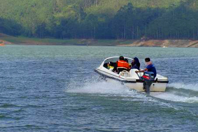 speed-boating-munnar
